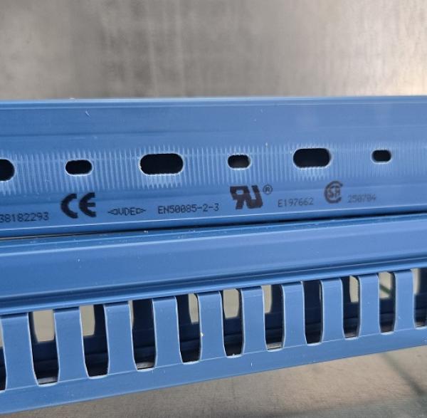 1m PVC-Verdrahtungskanal 25x25 mm mit Deckel